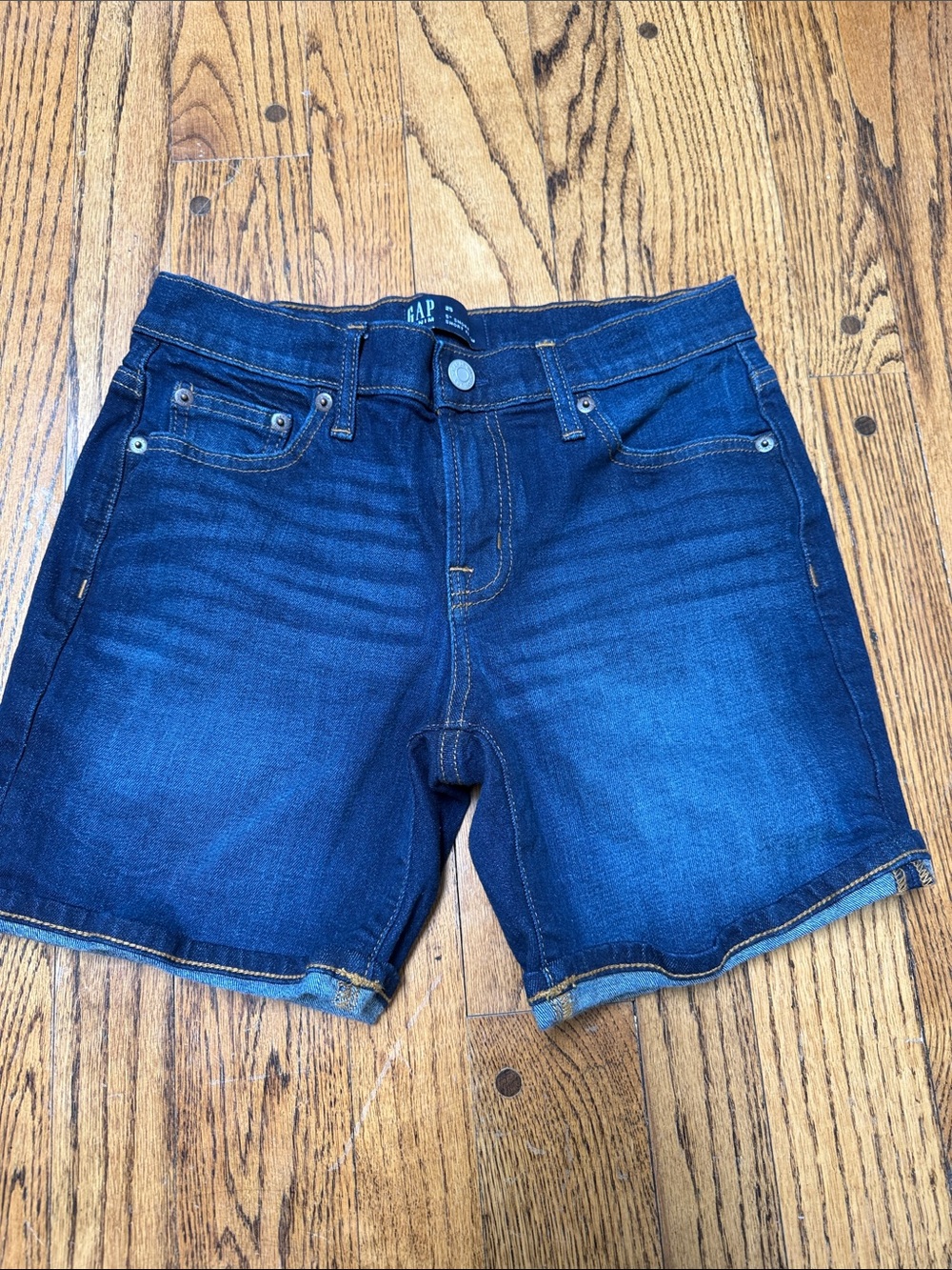 GAP sz 25 Jean Denim Shorts - zip fly - 99% cotton